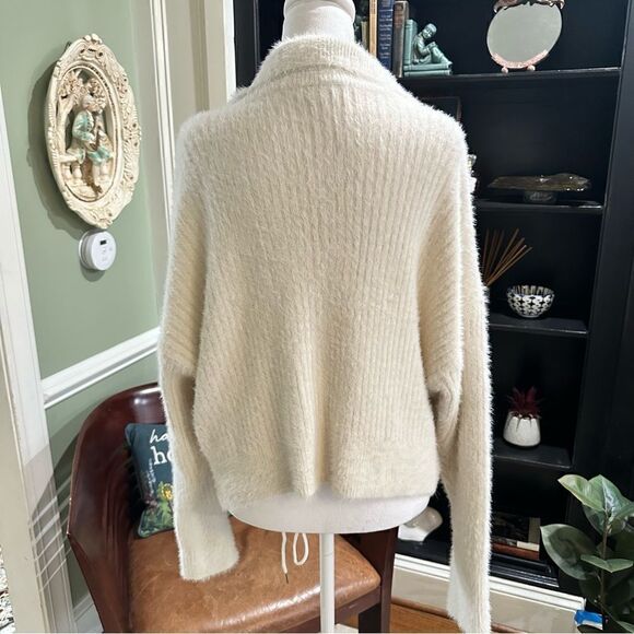 TopShop White Fuzzy Sweater Size M - Picture 8 of 11
